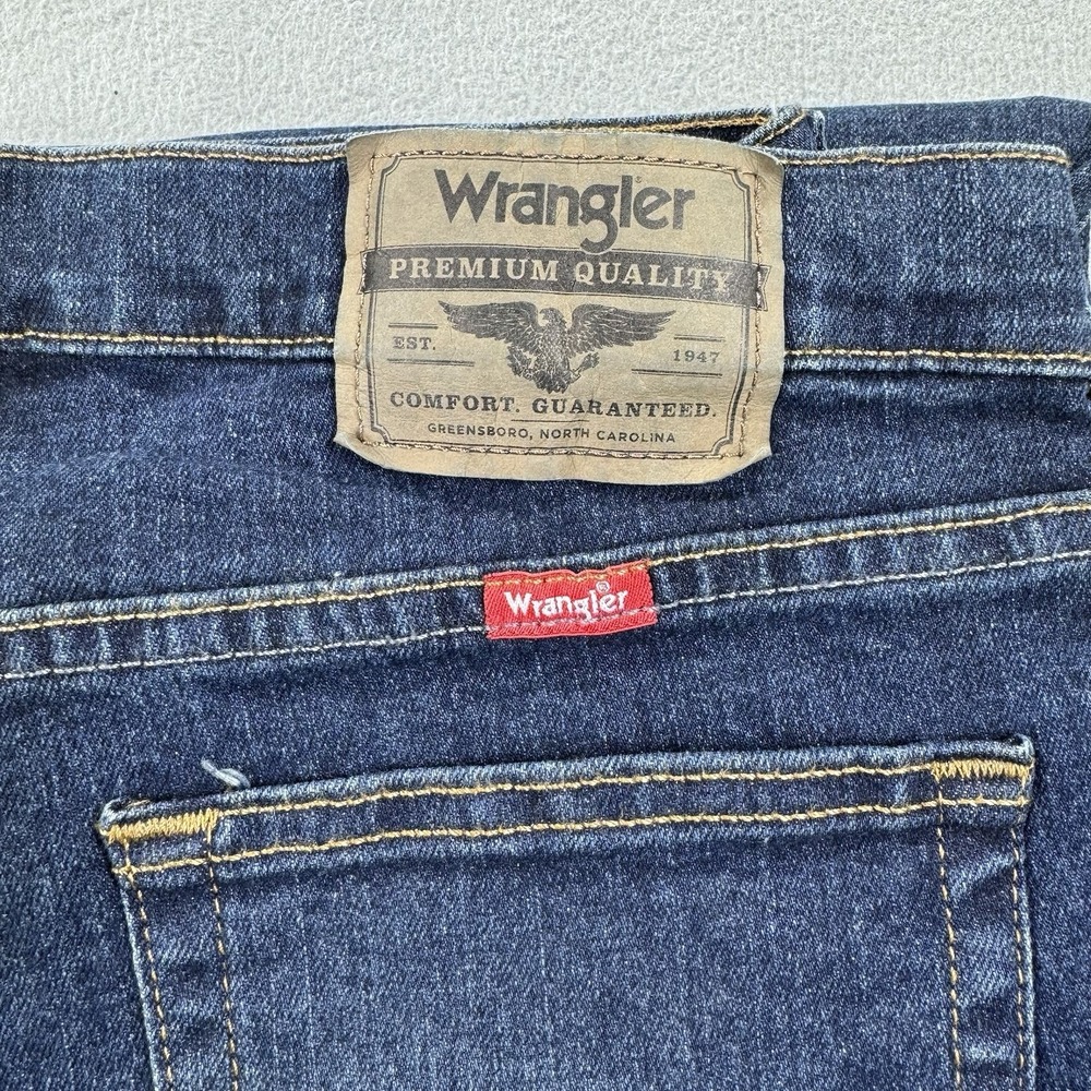 NWT Wrangler Jeans 32x32 Denim Relaxed Fit Seat Thigh Blue Five Star - Picture 10 of 11